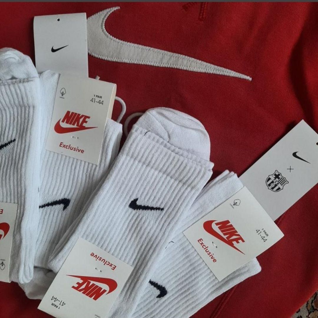 Biale skarpetki Nike 8 zł.