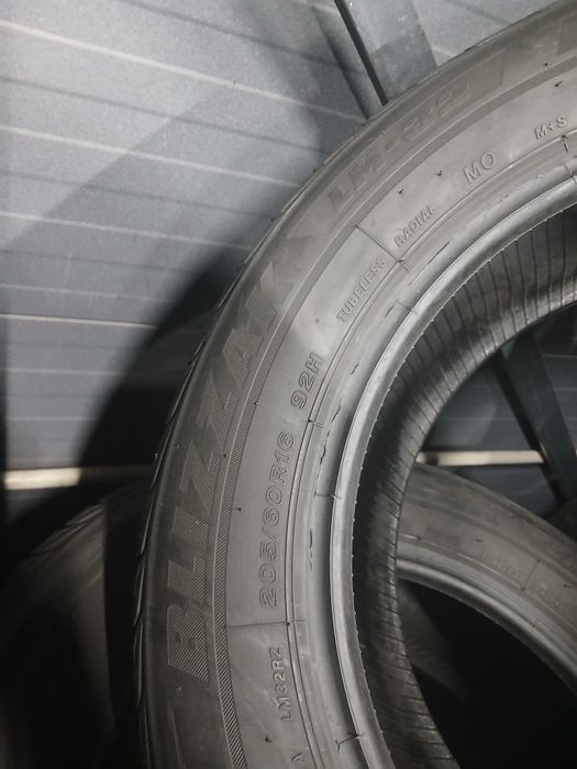 Зимові Шини БВ  205/60 R16  BRIDGESTONE  Blizzak LM-32  Склад