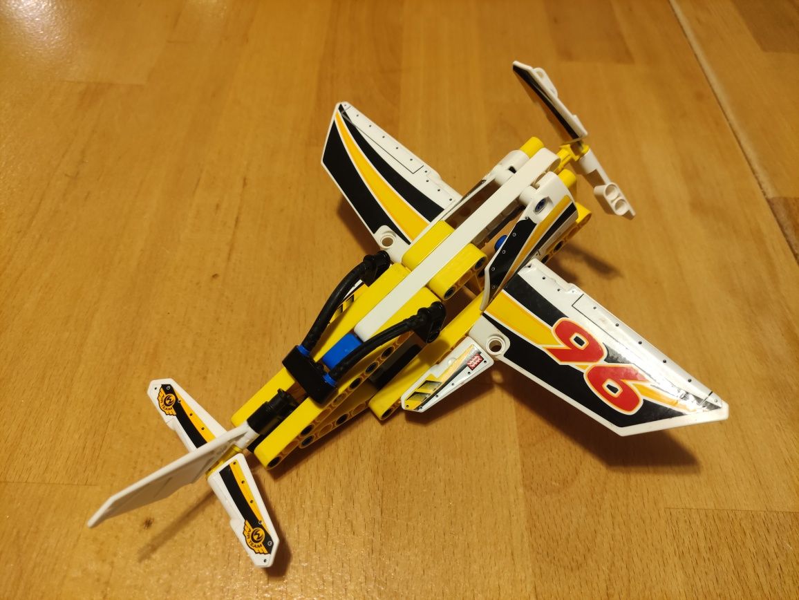 LEGO Technic 42044 samoloty