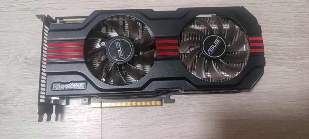 GTX 560TI на 2 Гіга, HD 4850 на 512 Метрів