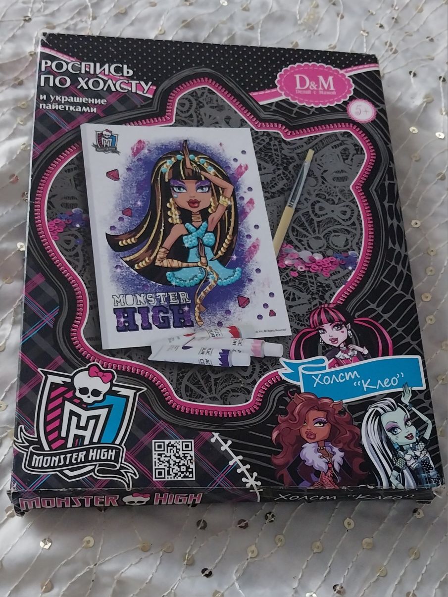 Роспись  по холсту и украшение  пайетками. "Клео" Monster High.