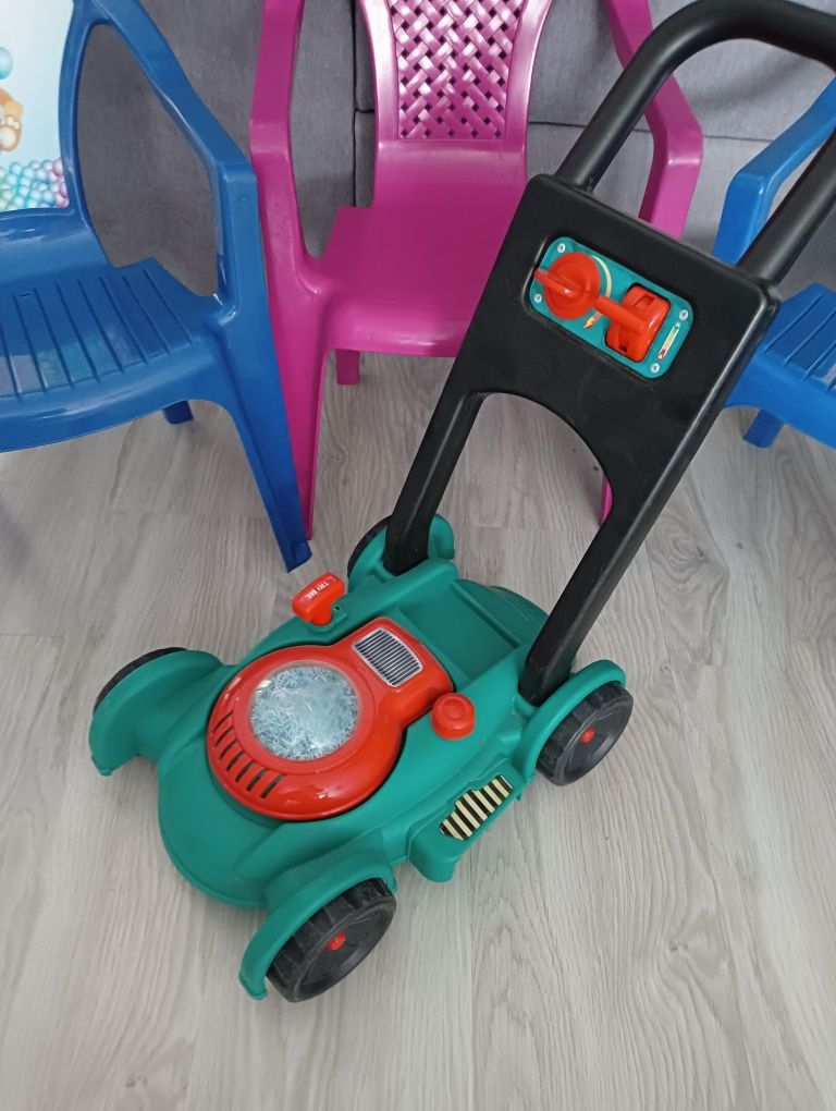 Krzesełka plus kosiarka