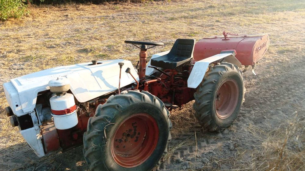 Trator articulado tração ás 4 Pasqual 21cv