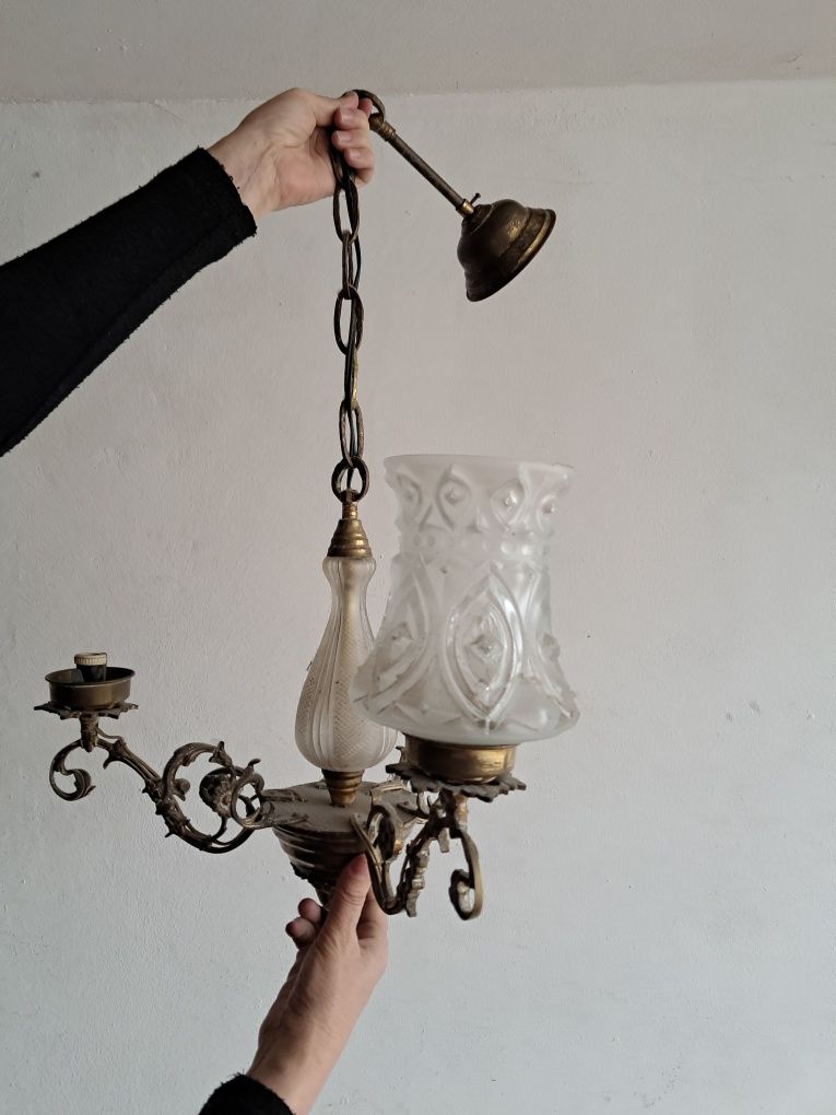 Candeeiro de teto com campânulas de vidro
