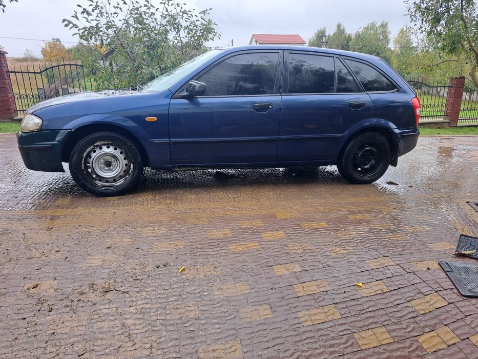 Мазда 323 2000 рік