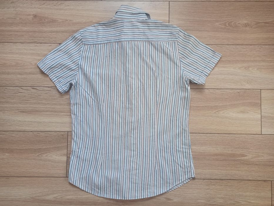 Koszula w paski z oryginalnym zdobieniem z krótkim rękawem