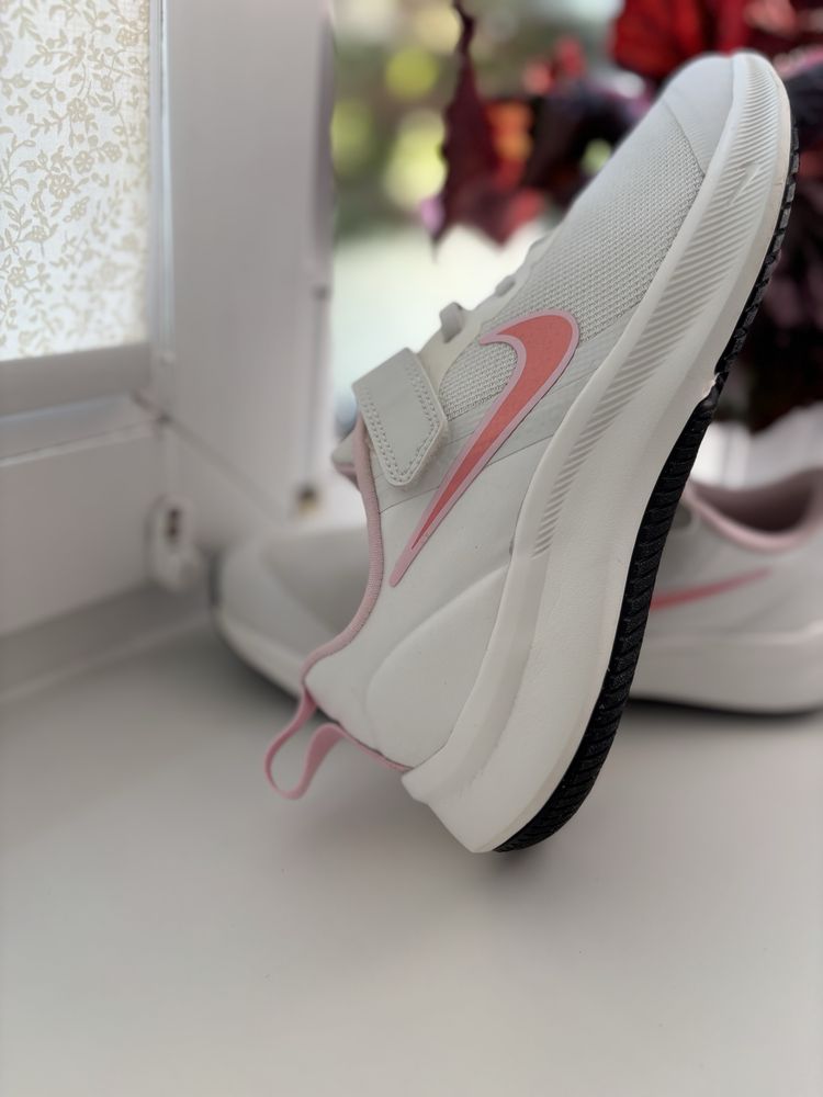 Дитячі кросівки Nike Star Runner білі для дівчинки