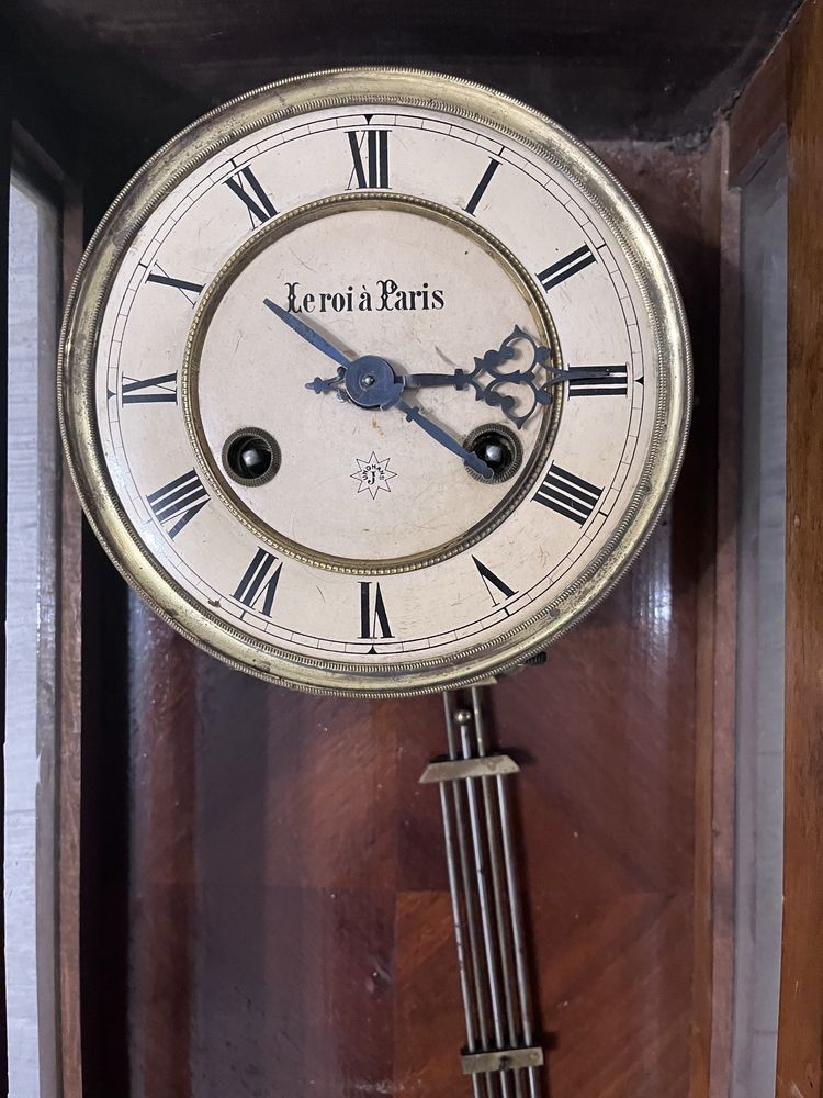 Настенные антикварные часы Le Roi a Paris