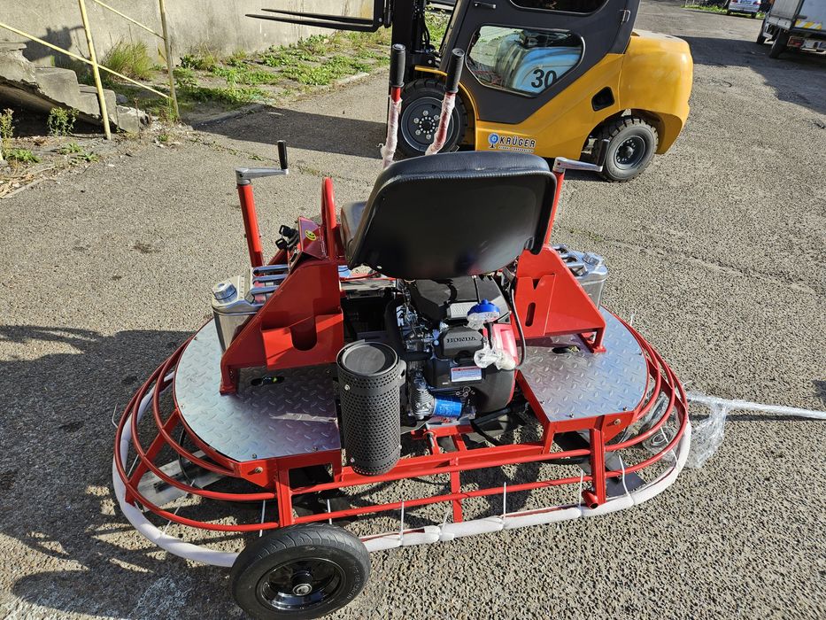 Zacieraczka dwukołowa samojezdna wylewek mod:PT-D36 Honda GX-690 TXF4