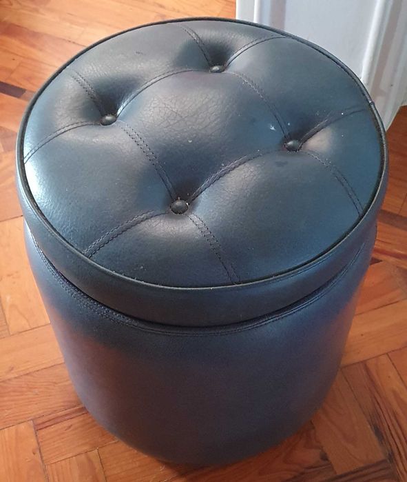 Puff/ banco em pele- Oportunidade