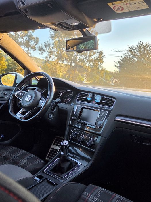 Golf 7 GTI 220 CV - Teto Panorâmico - BBS - Excelente estado