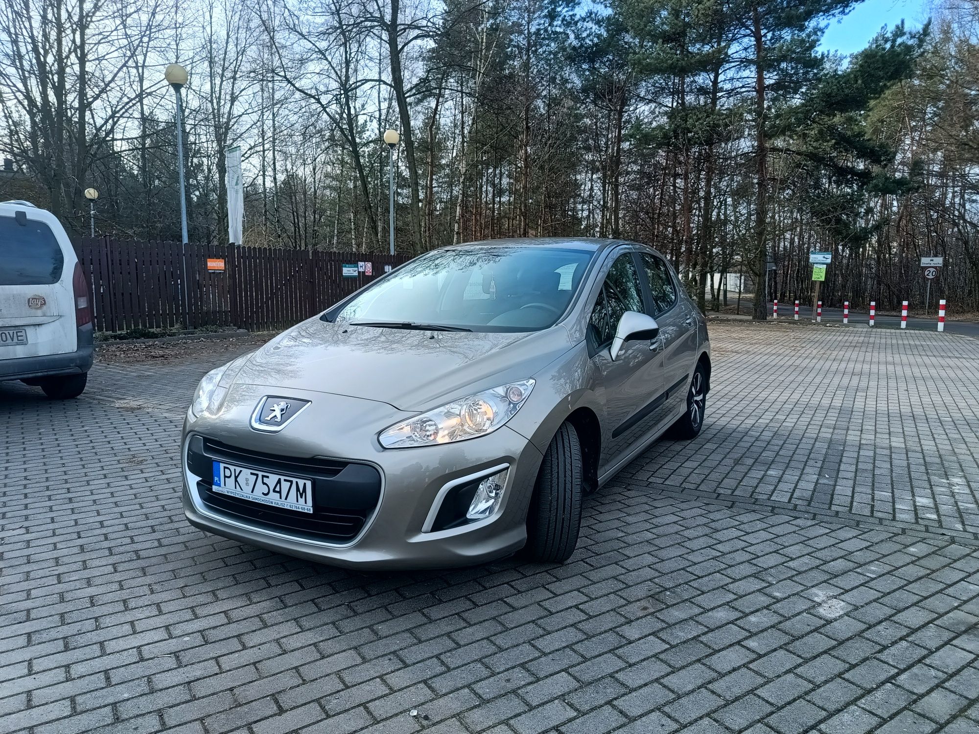 Sprzedam Peugeot 308 z niskim przebiegiem. Polski salon.