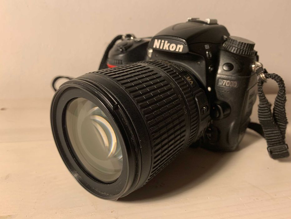 Nikon D7000 z obiektywem Nikon 18-105mm