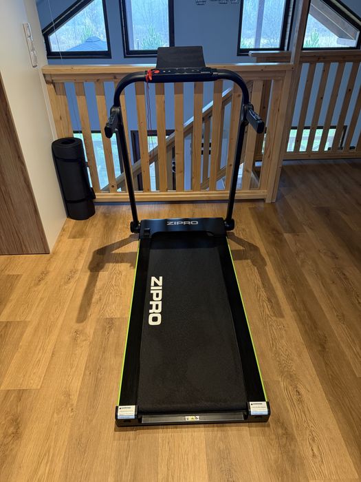Bieżnia treningowa Lcd składana  JOGGER - ZIPRO JAK NOWA