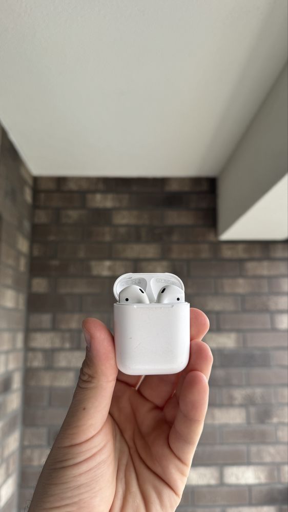 Oryginalne Apple Airpods 2-generacji w kolorze White