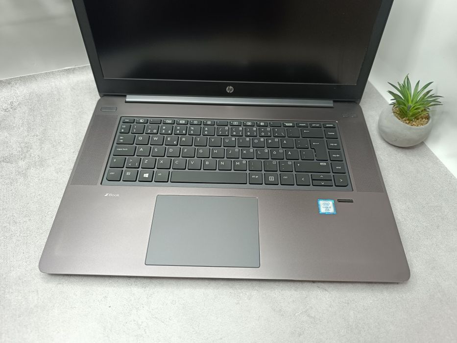 Quadro M1000M 4GB/Ноутбук HP Zbook Studio G3/i7-6700HQ/32/512/15.6"IPS