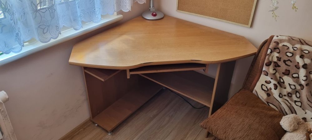 Biurko i fotel biurowy