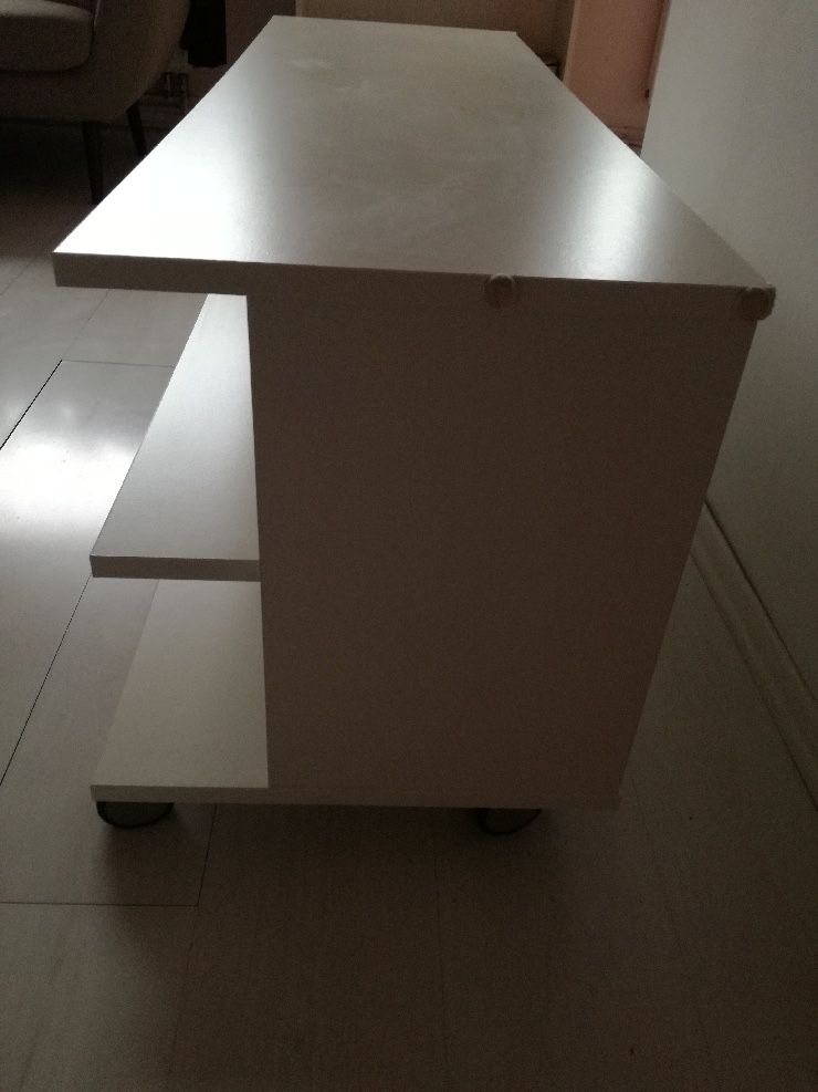 Stolik na kólkach pod telewizor Ikea