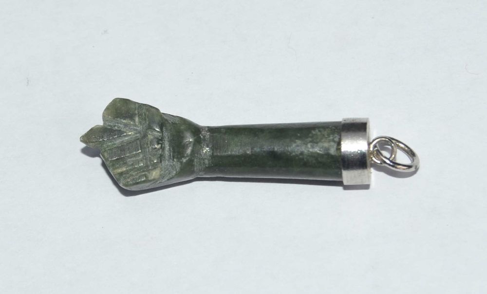 Pendente Esculpido em Jade Figa