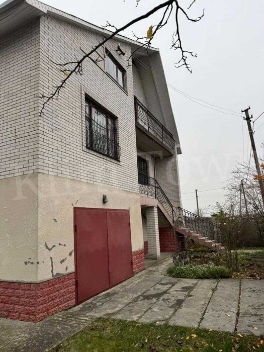 Продаж будинку в р-ні університету