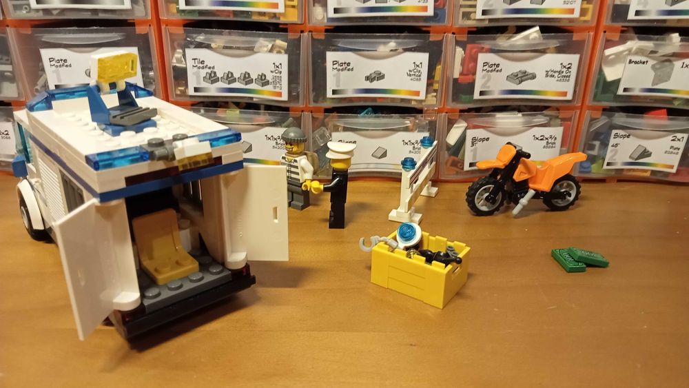 LEGO 7286 Prisoner Transport