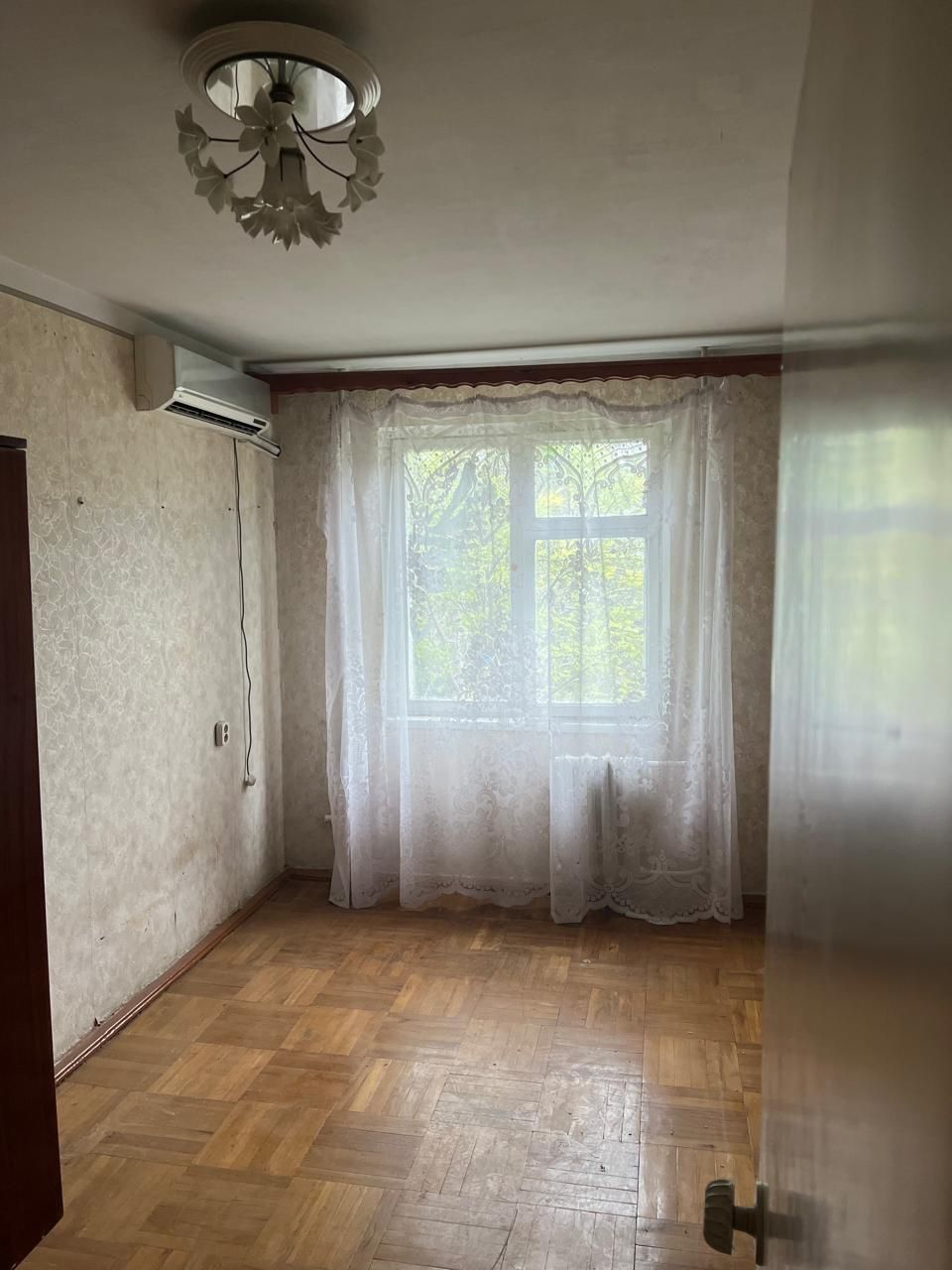 Продам 2 комнатную квартиру Генерала Петрова/Сельпо