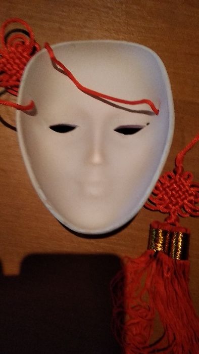 продам венецианскую карнавальную маску