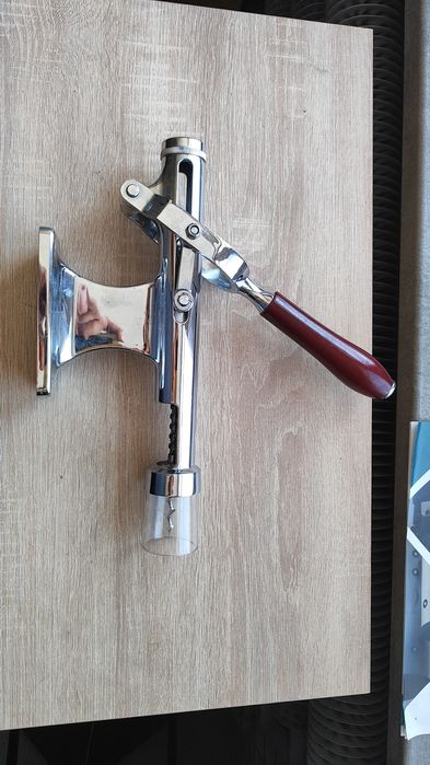 Korkociąg ścienny korkownica