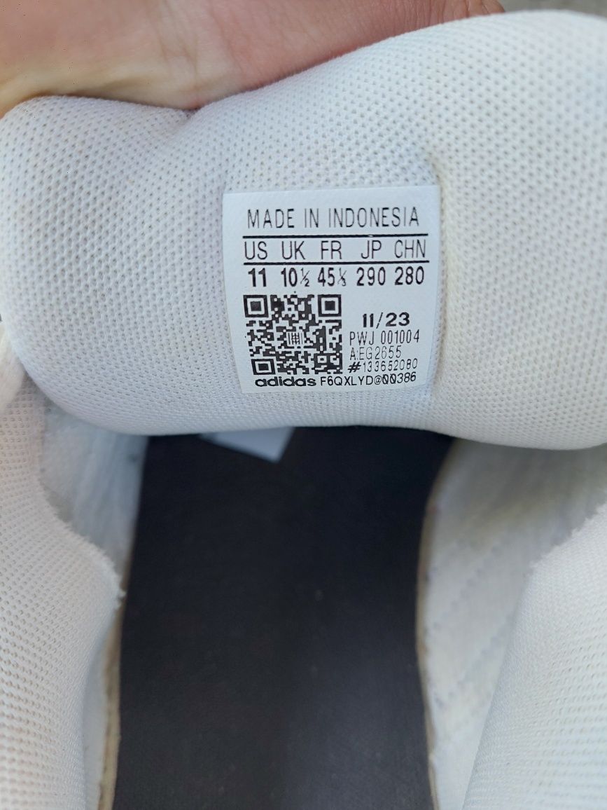 Кросівки adidas strutter