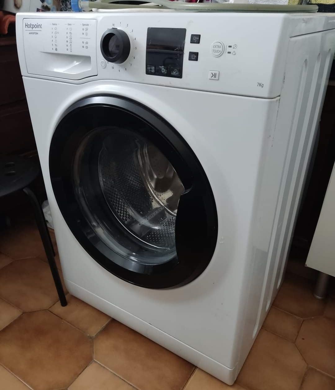 Máquina de lavar roupa - Hotpoint Ariston
Marca Hotpoint Ariston 
Capa