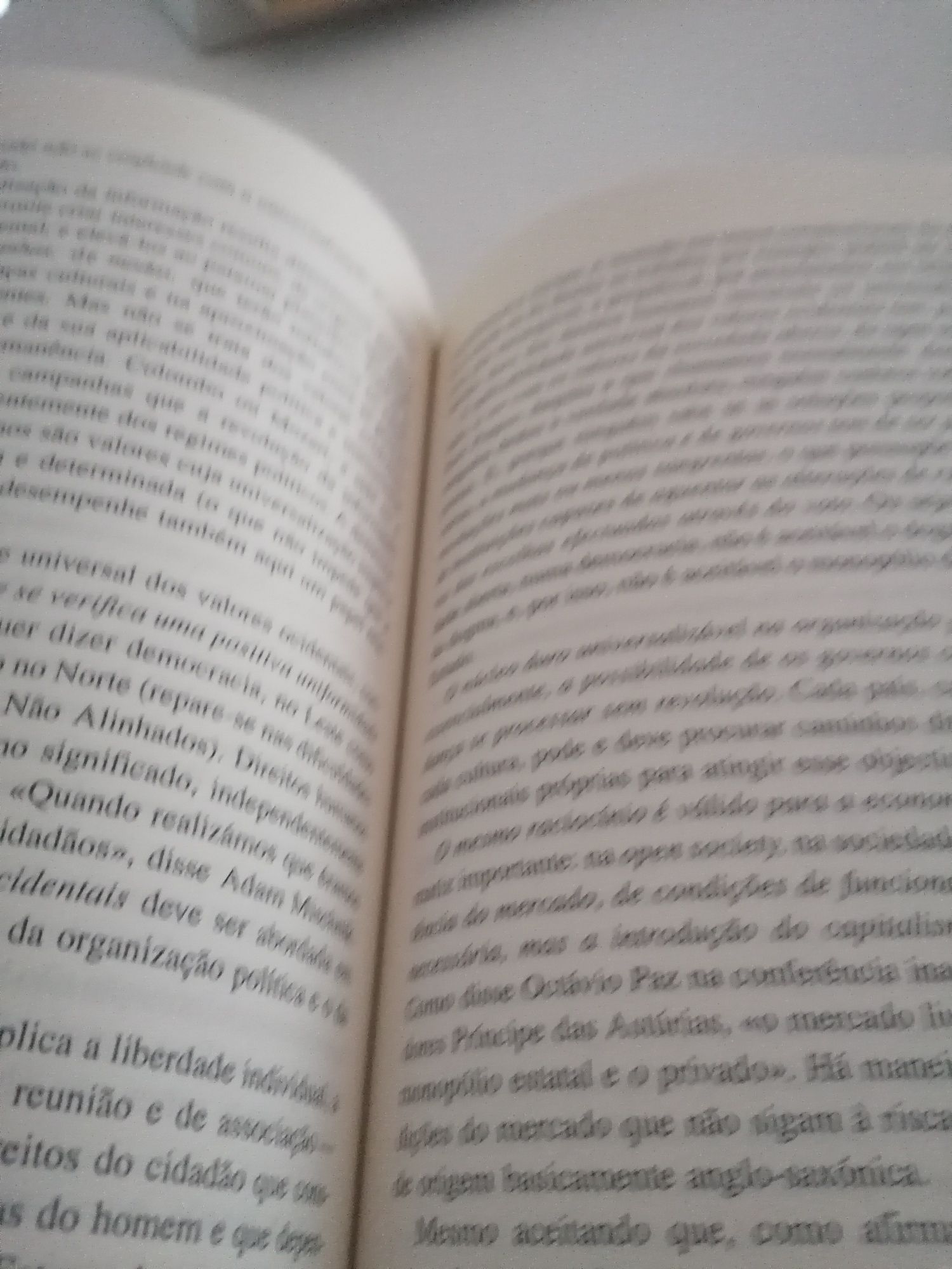 Livro Governar à esquerda