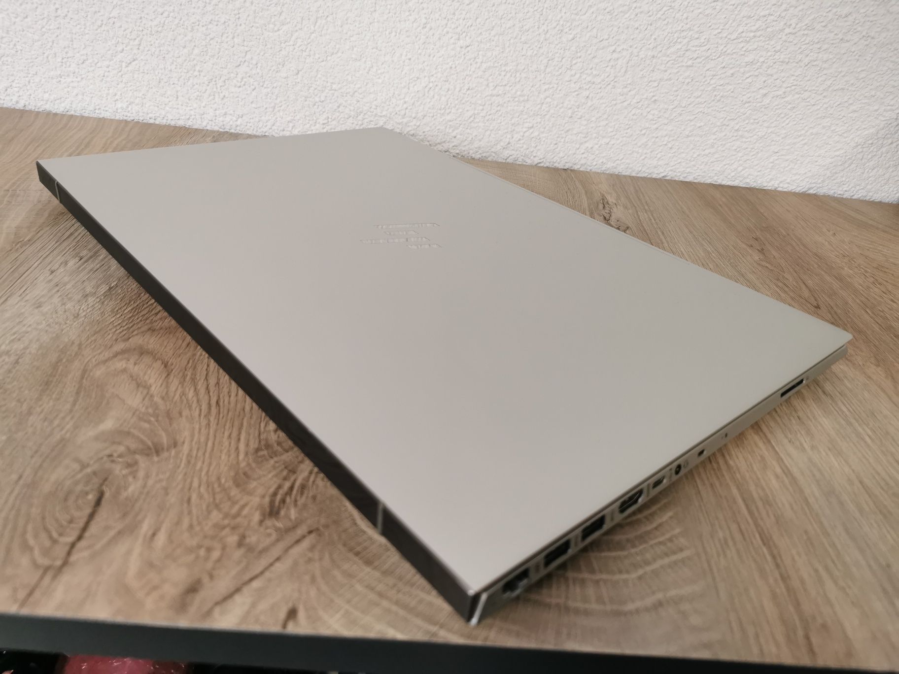 Hp Envy 17, Core i5 - 8250u, ram 16 gb, MX 150, SSD + HDD