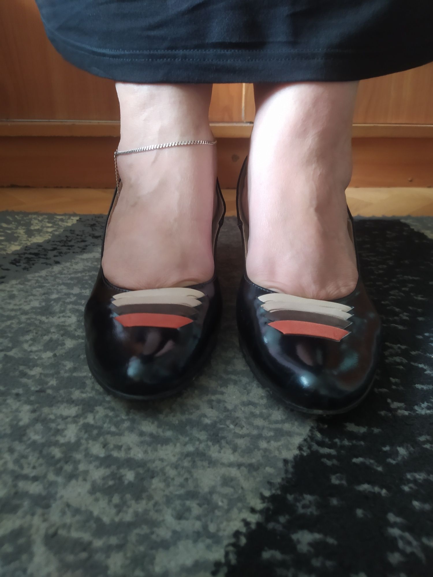 Eleganckie czarne lakierki Ols-Pol roz 40/41+gratis.