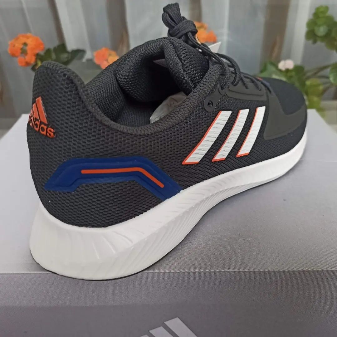 Продам кросівки adidas