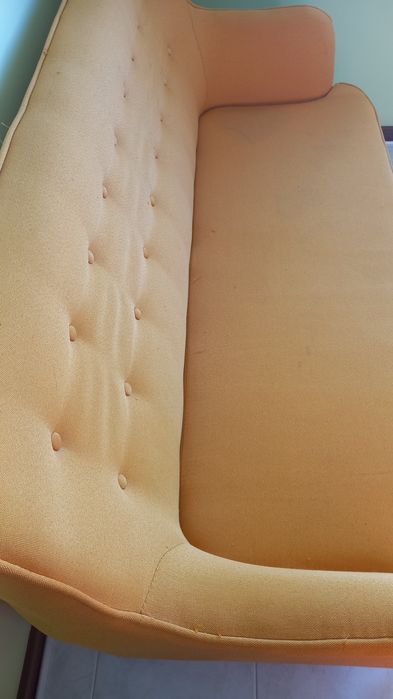 Sofá 2-3 lugares amarelo