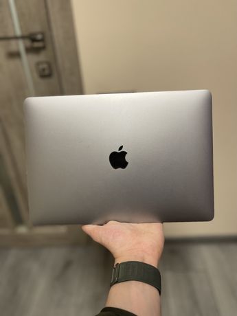 Macbook air 2018 core i5 8/128gb