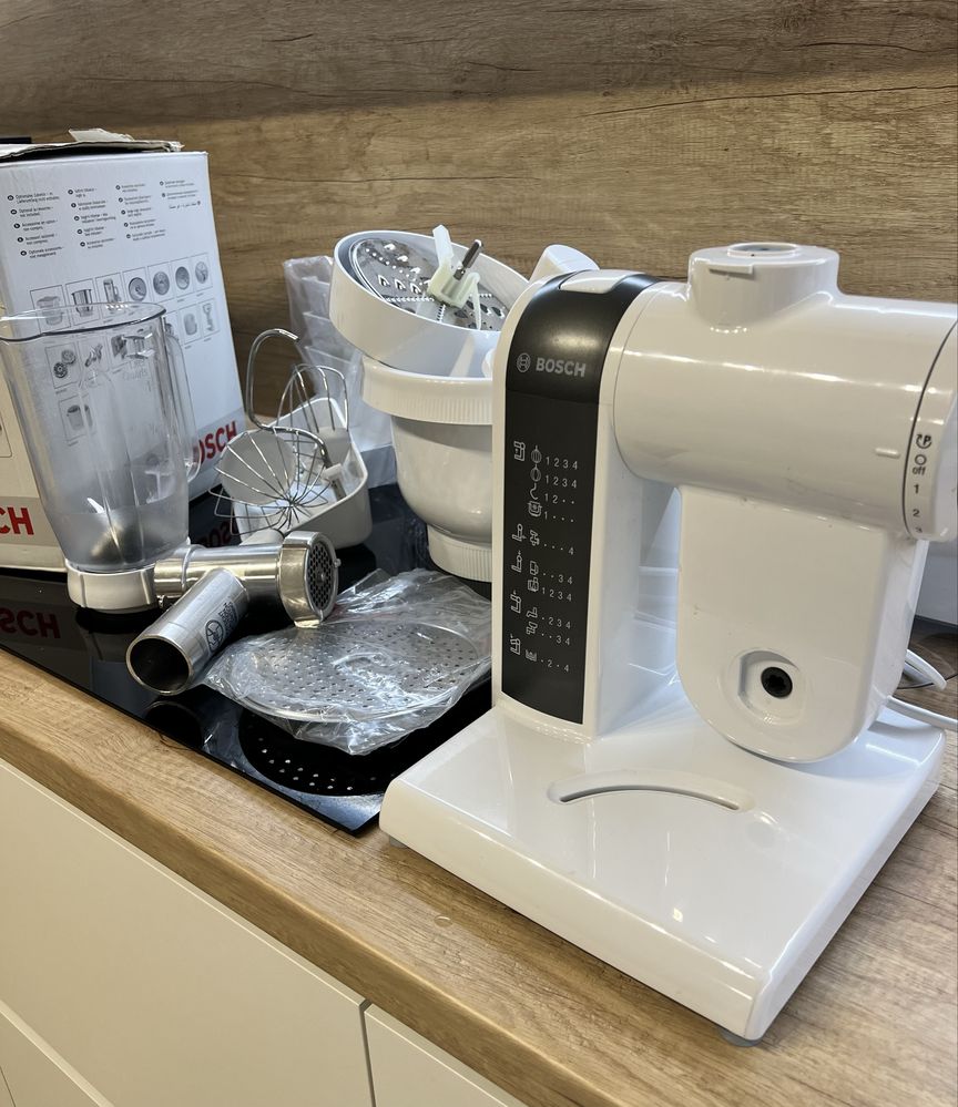 Універсальний кухонний комбайн Bosch MUM4855