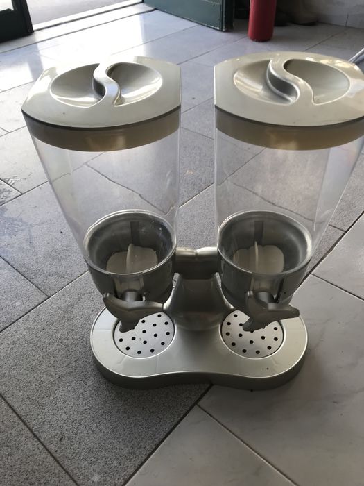 Dispensador de comida de gato