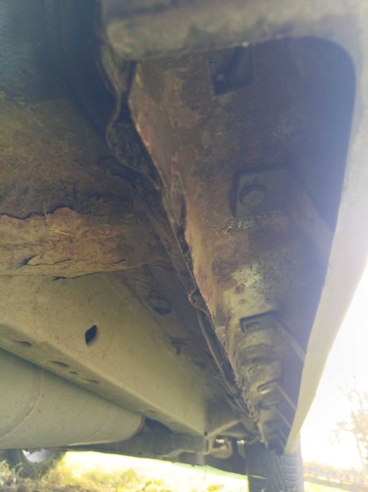 Jeep grand Cherokee wk +dół silnika.