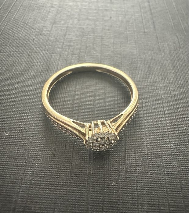 Pierscionek zareczynowy Apart, zloto 585 z diamentami