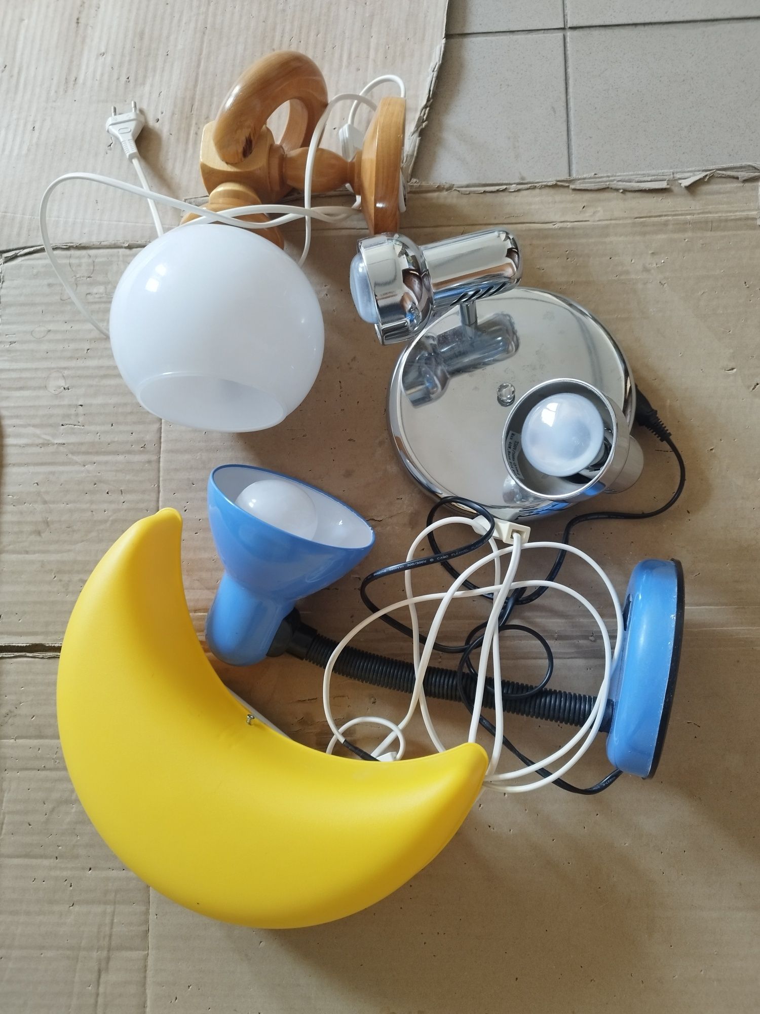 Lampy na biurko i do ściany