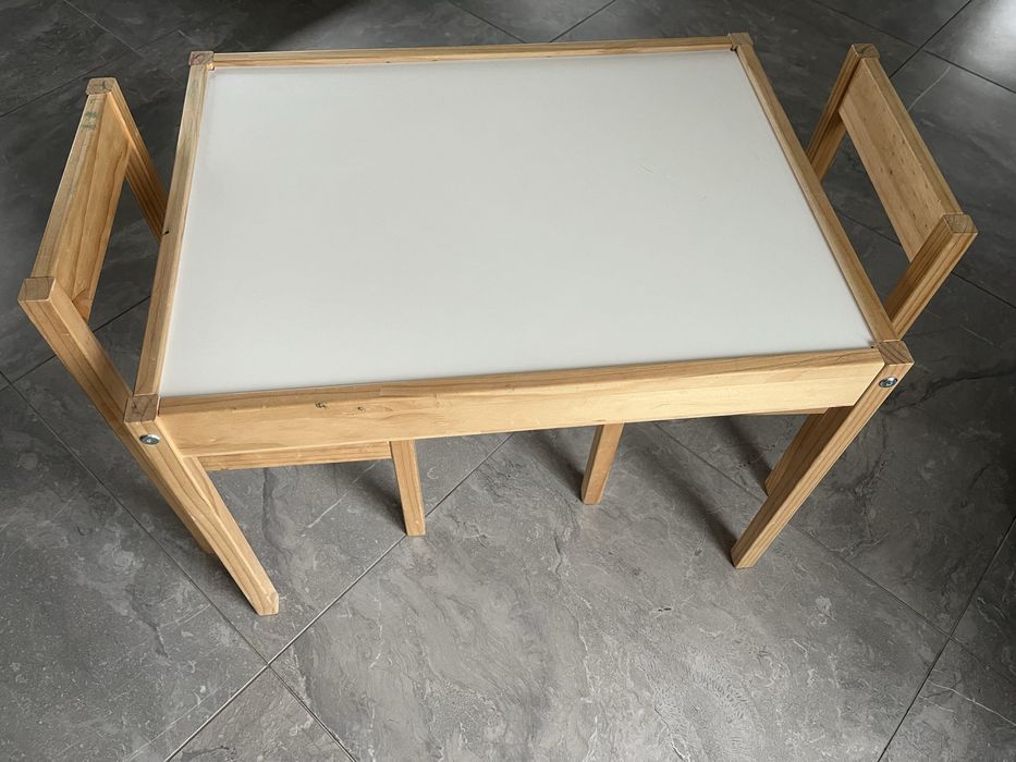 Ikea LATT zestaw stolik dziecięcy i krzesełka używany