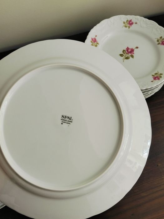 6 pratos rasos e 6 de doce, muito bonitos, da Spal, NOVOS