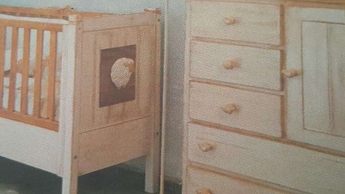 Quarto de bébé Cache Cache em pinho maciço - vendo à peça