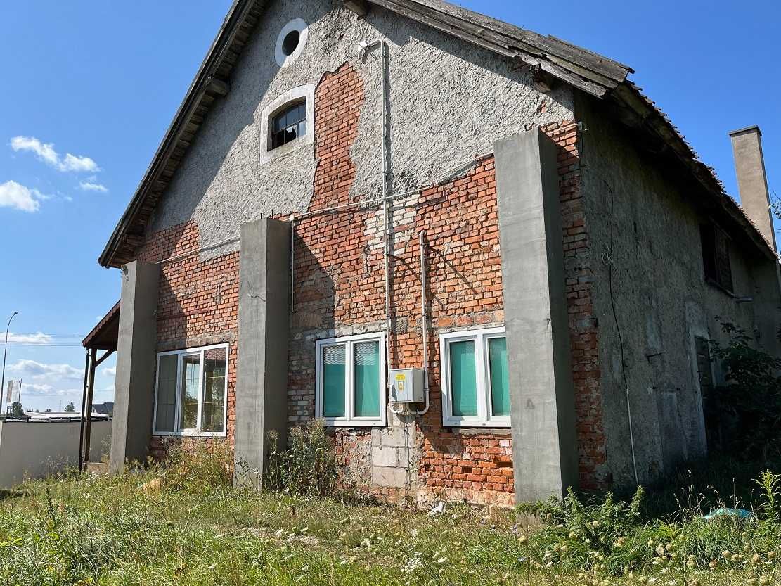 Cegła, dachówka, drewno z rozbiórki budynku historycznego