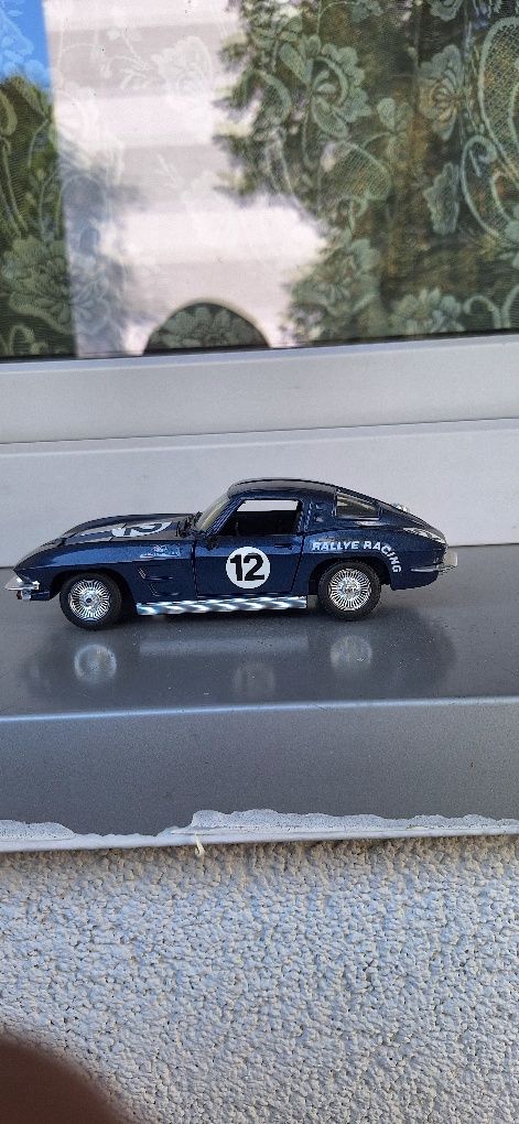 Corvette Stingray ,Revell 1:24 piekny poszukiwany