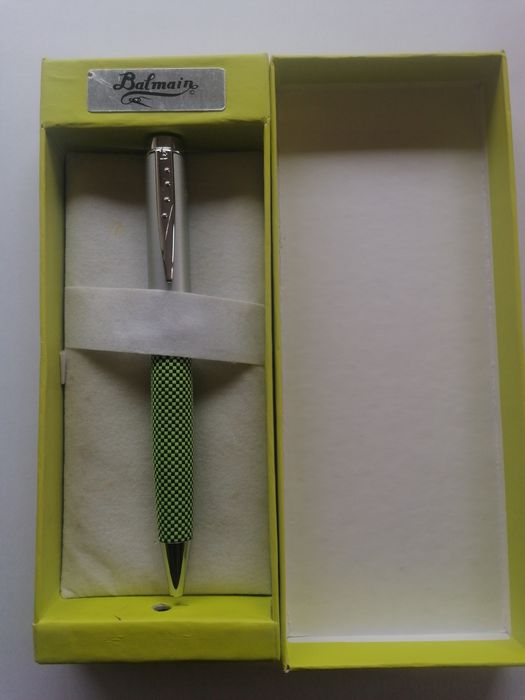 Caneta colecção marca BALMAIN. Num a usada ainda tem a tinta original