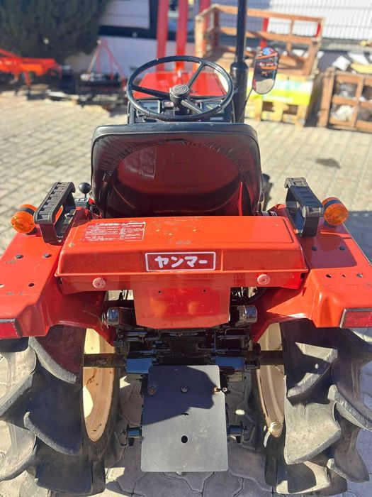 Trator YANMAR F15D imaculado