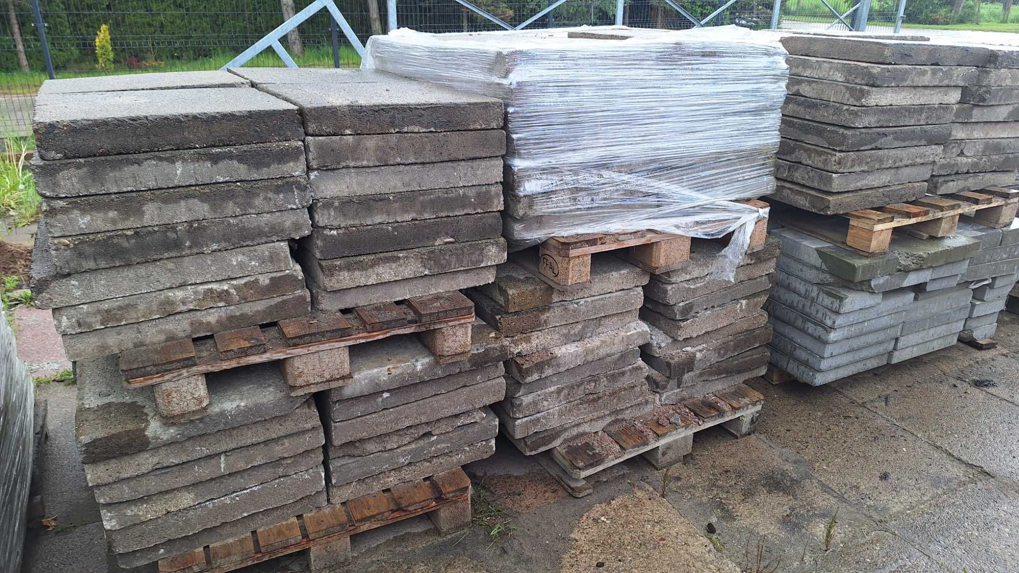 Płytka chodnikowa używana 35x35, obrzeża 8x25x100 używane