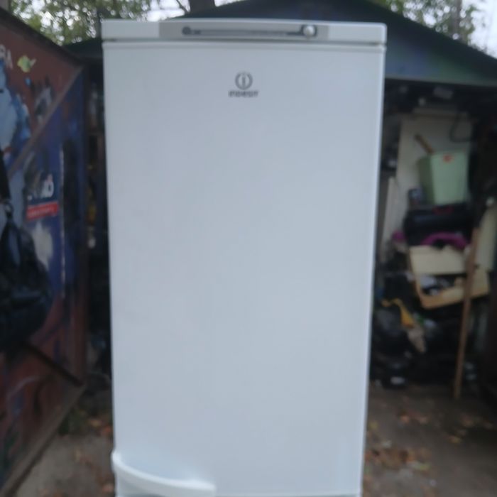 Продам холодильник Indesit